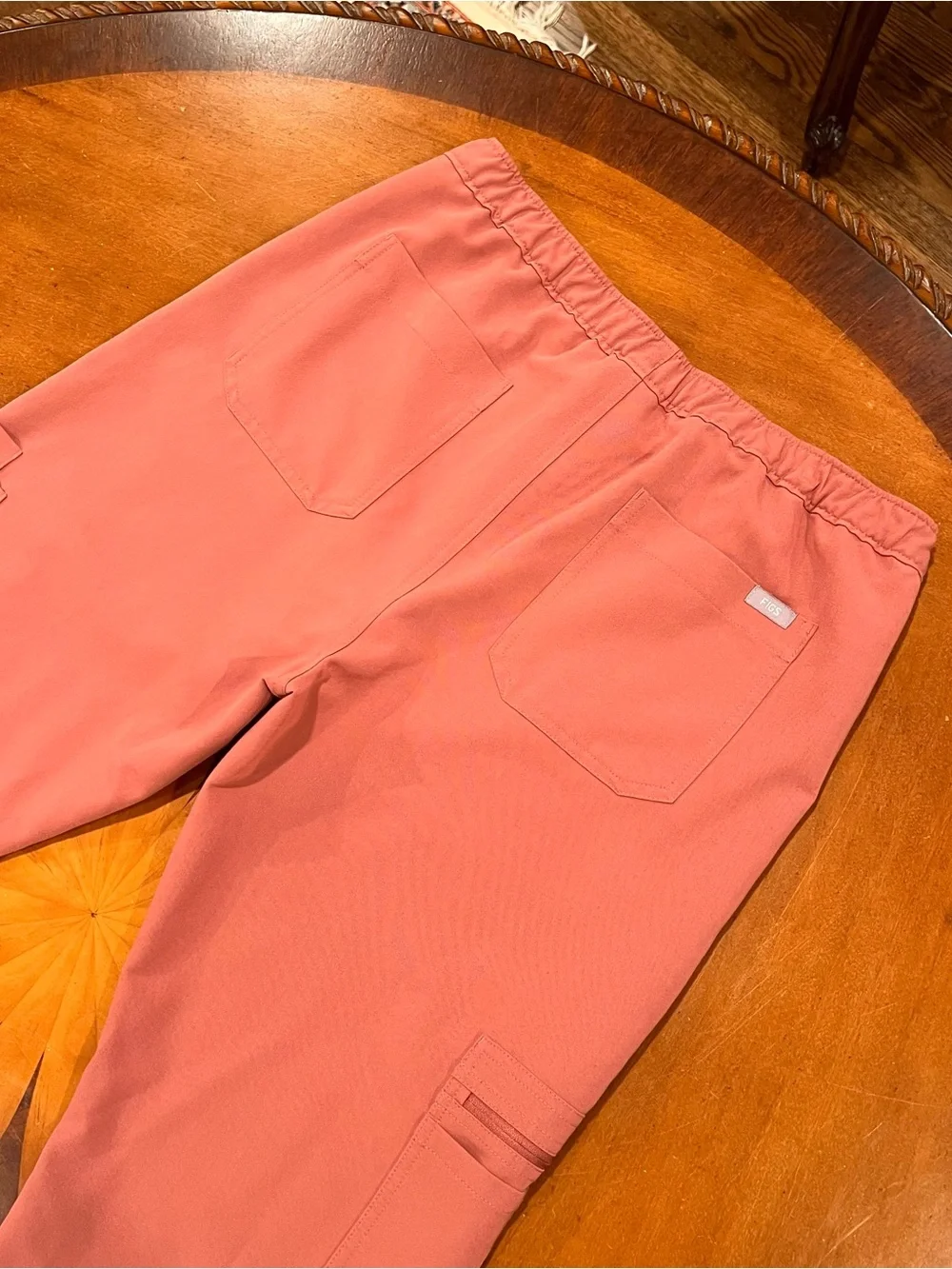 Figs Men’s Cairo Cargo Scrub Pants Mauve Medium Short Straight Leg Drawstring